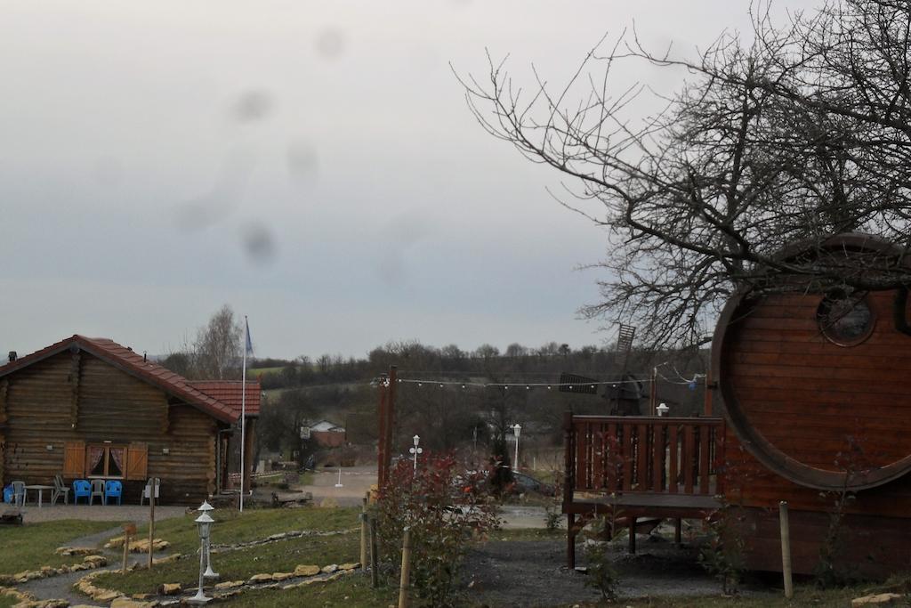 Le Chalet Du Chemin Et Sa Roulotte Berviller-en-Moselle Luaran gambar