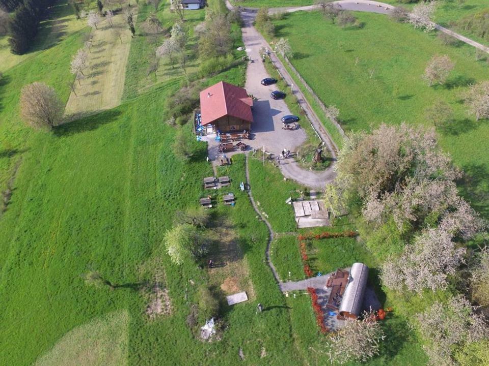 Le Chalet Du Chemin Et Sa Roulotte Berviller-en-Moselle Luaran gambar